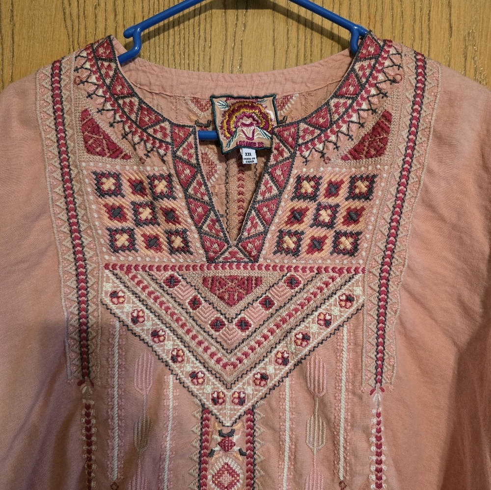 Johhny Was Hi~Lo Linen Embroidery Top - Picture 4 of 4